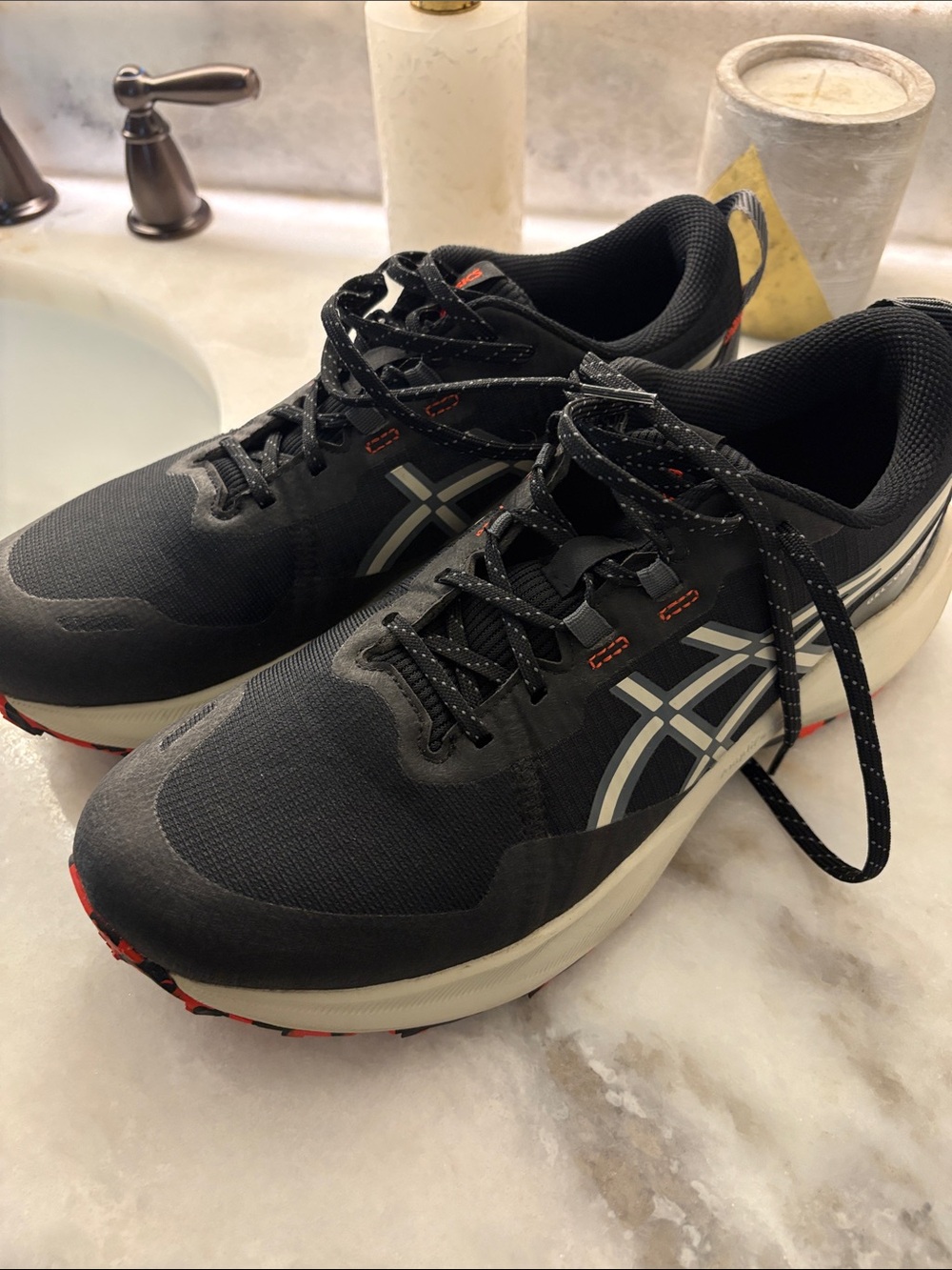 ASICS Men's Black Running Shoes gel-venture 11 size 10.5
